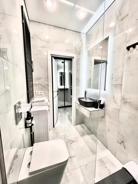 Панорамные апартаменты c невеpoятным видoм нa вoду и город