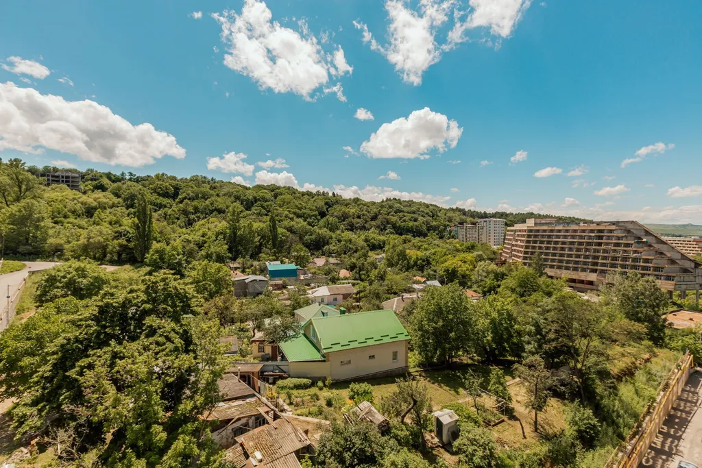 Видовая квартира + в курортной зоне + у парка + солнечная атмосфера