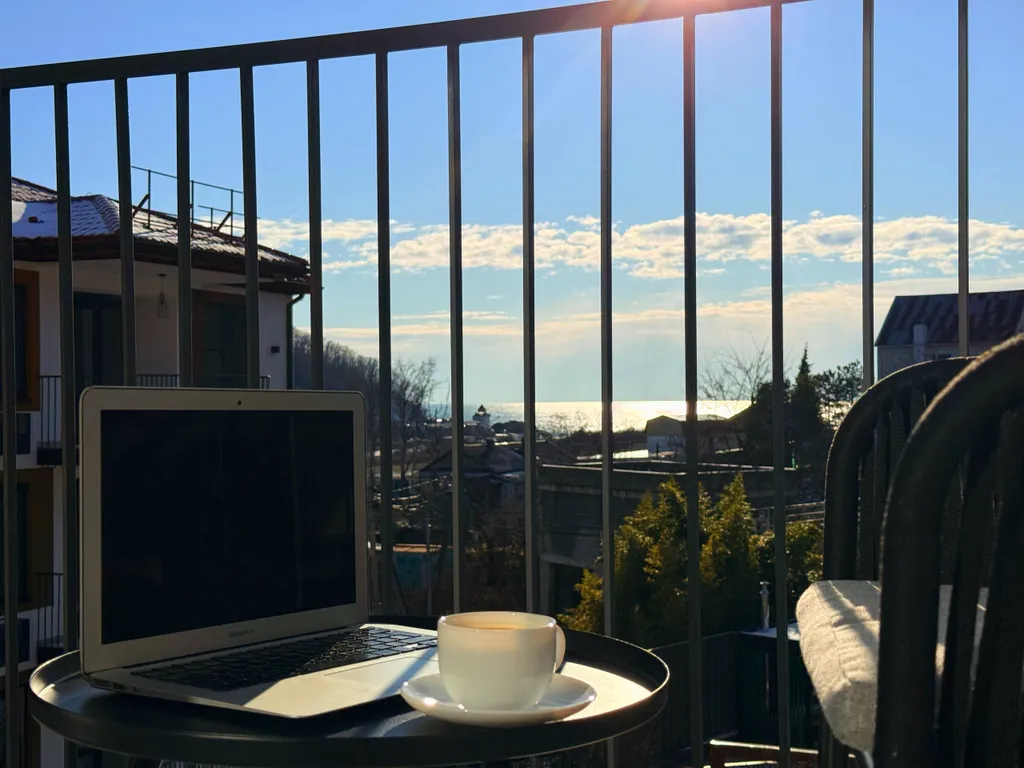 Евродвухкомнатная квартира с видом на море