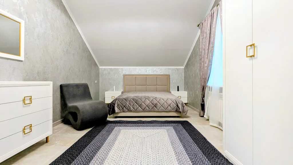 Дом с бассейном, сауной и бильярдом