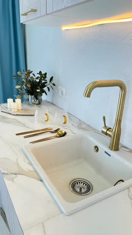 Новая двухкомнатная квартира с видом на море