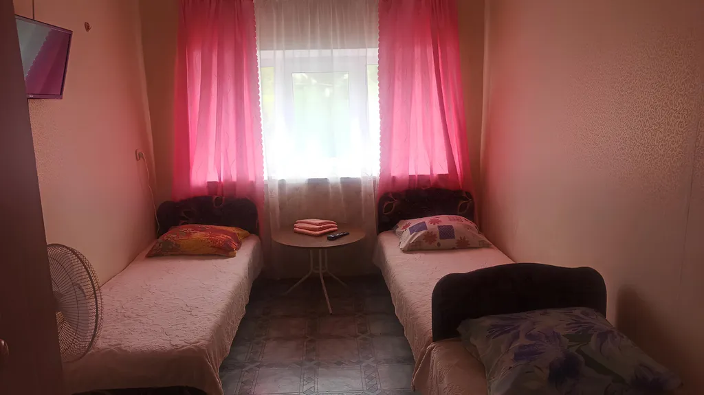 Квартира 7. Трёхместный номер эконом — аренда посуточно в Сочи