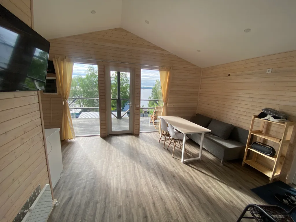 Дом на берегу водохранилища