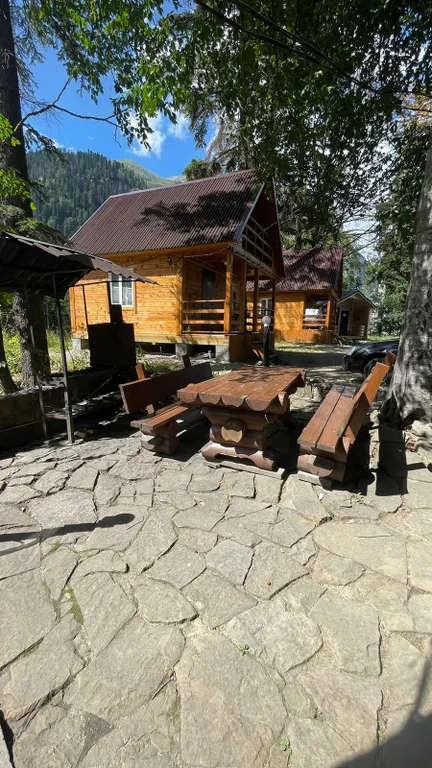 Домик в центре Домбая