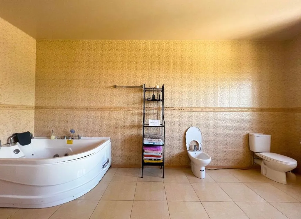 Дом с бассейном