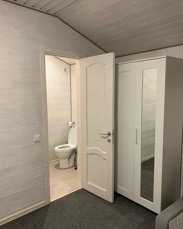 Двухэтажный дом на горе у подъёмника