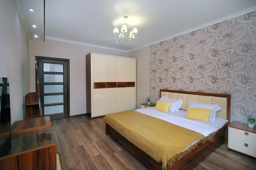 Большая трешка рядом с ТРЦ Mega Alma-Ata