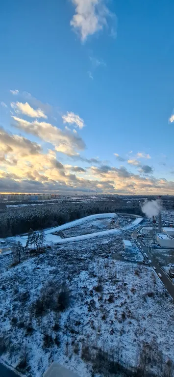 Квартира с большой кухней гостинной, вид из окна на Москву