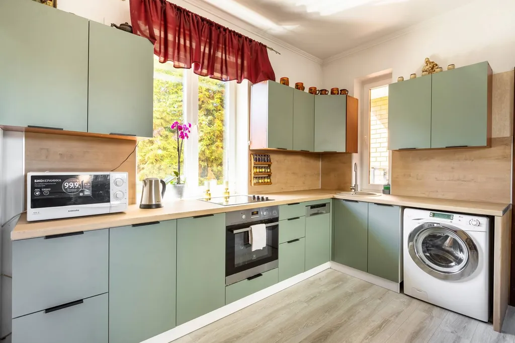 Коттедж с баней на дровах рядом с европарком