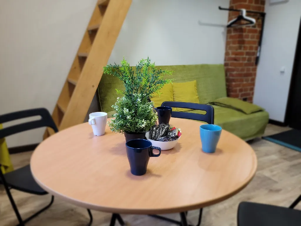 Лофт-1 Жёлтая. Клёвая двухуровневая студия в центре