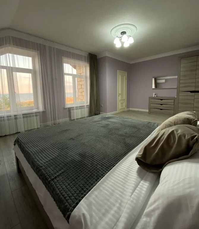 Уютный дом у моря в черте города