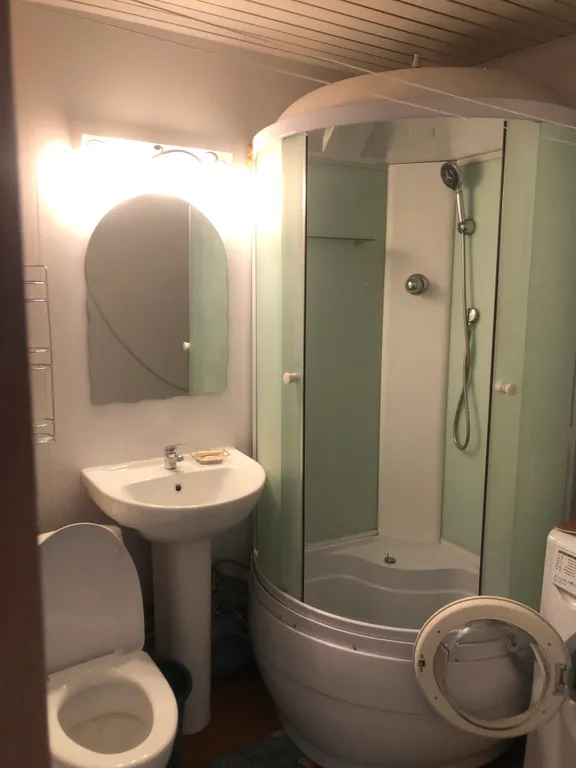 В центре рядом с ТЦ Базыр