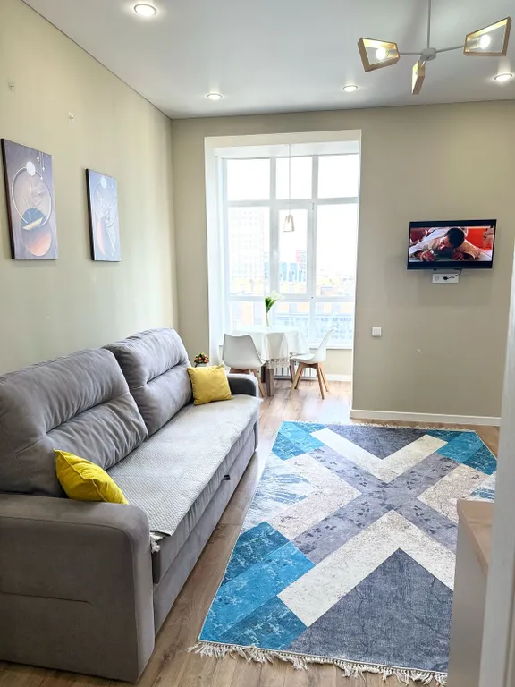 Романтичная светлая квартира с витражными окнами — аренда посуточно в Астана (Нур-Султан)