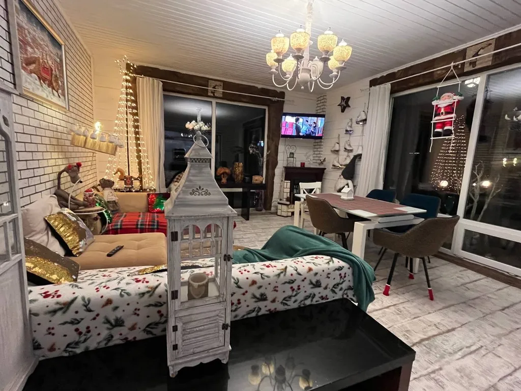 Уютный дом в сказочном лесу