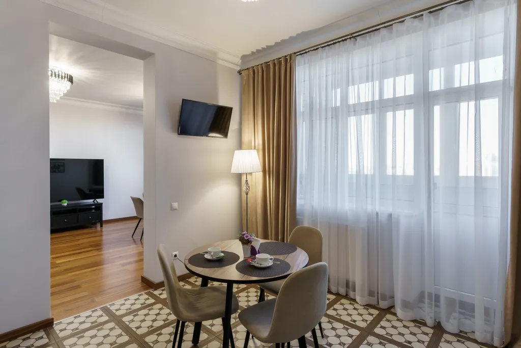 Трёхкомнатные апартаменты с сауной в центре