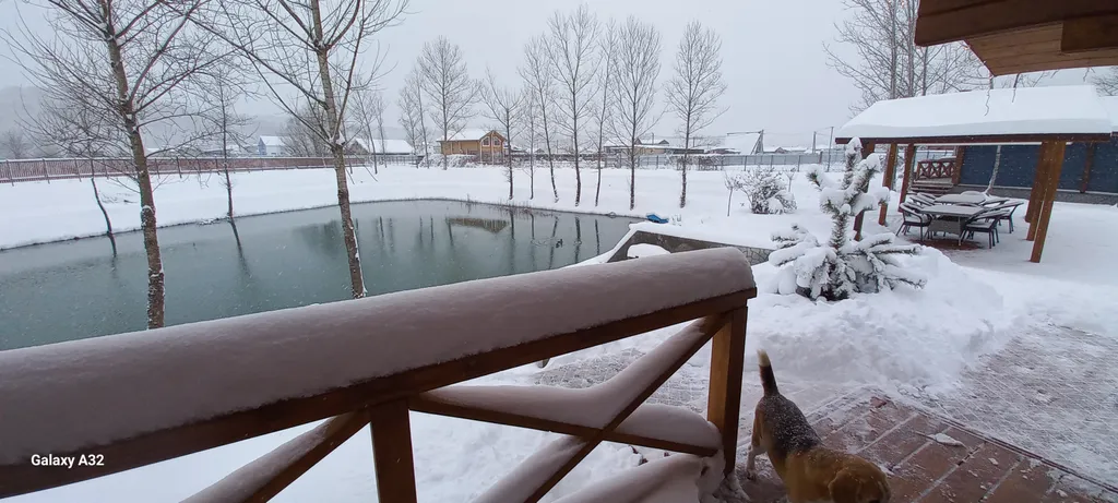 Шале в горах на берегу реки