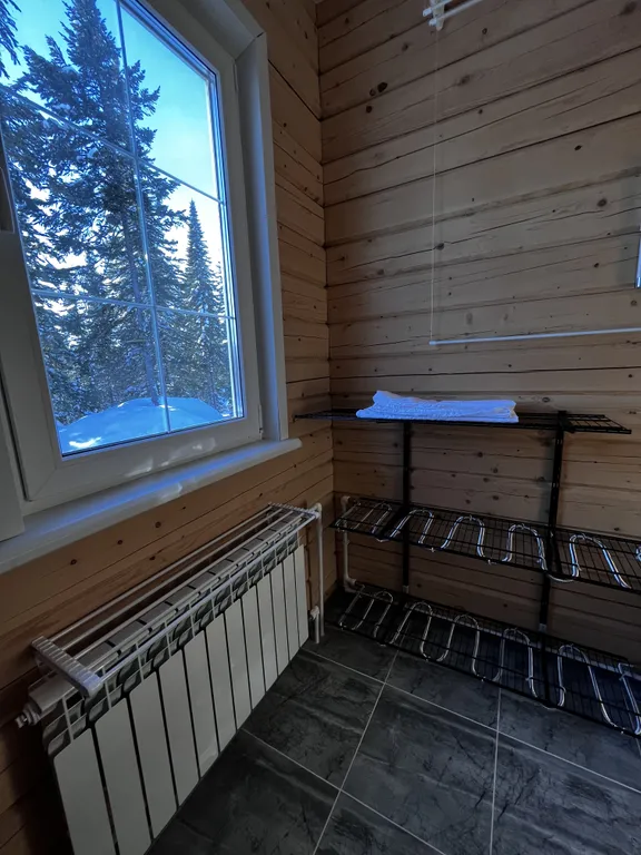 Усадьба в лесу с видом на горы