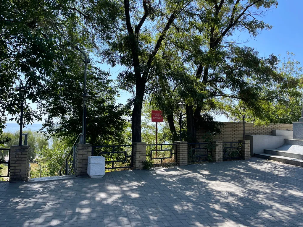 Частный сектор рядом с морем