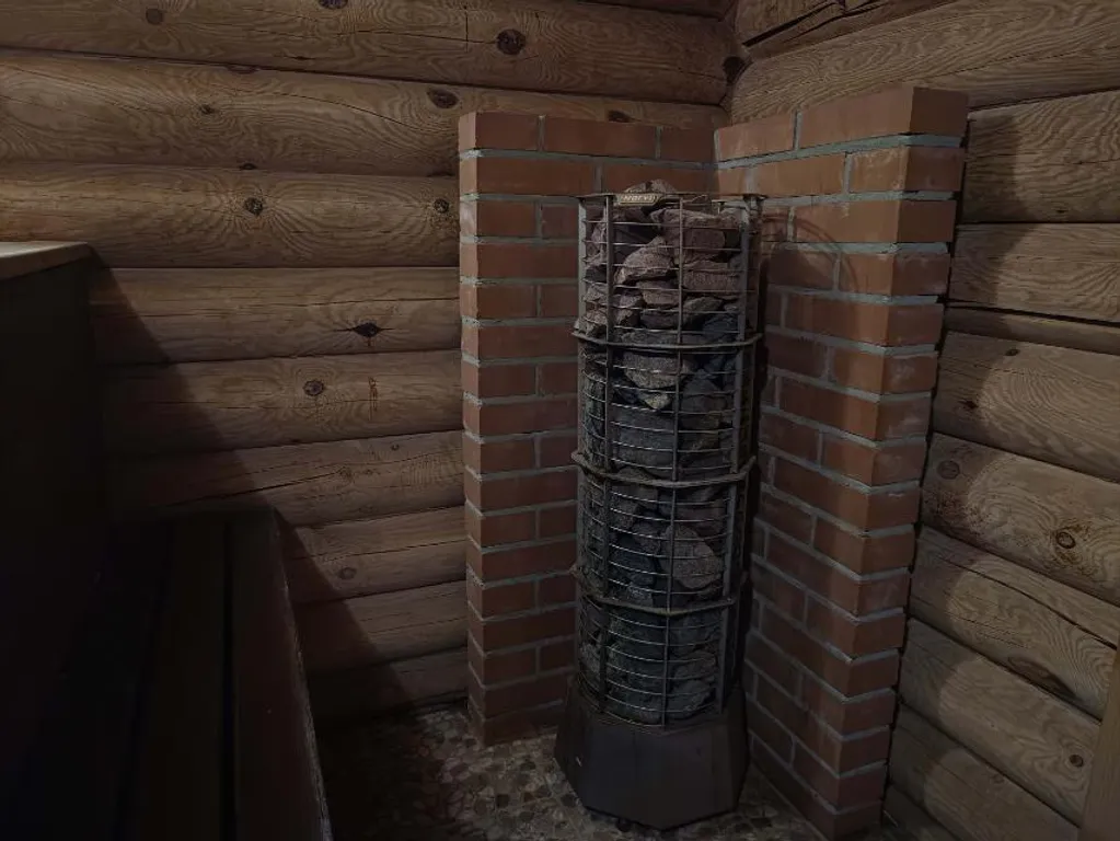 Дом с сауной, теплой купелью и аэрохоккеем на берегу водохранилища