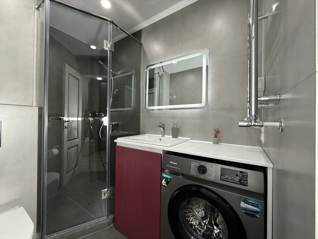 New trendy 1bd apt, Unbeatable location