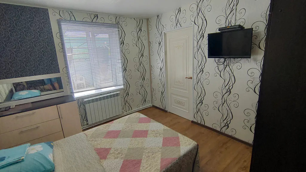 Коттедж Семейный домик с отдельным входом — Кучугуры