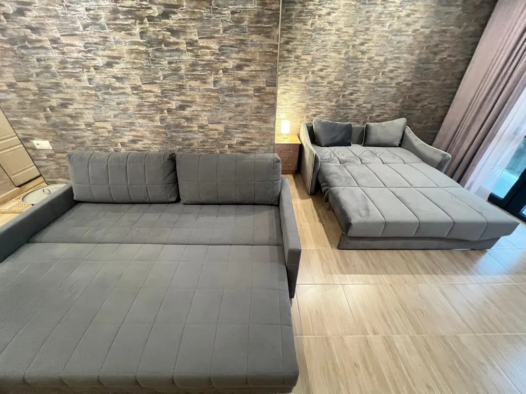 Студия с балконом и бассейном на территории