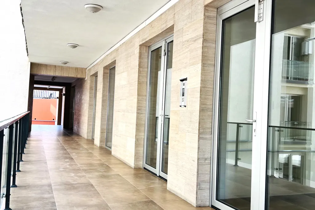 Уютно и стильно в центре города, близко к старому Тбилиси