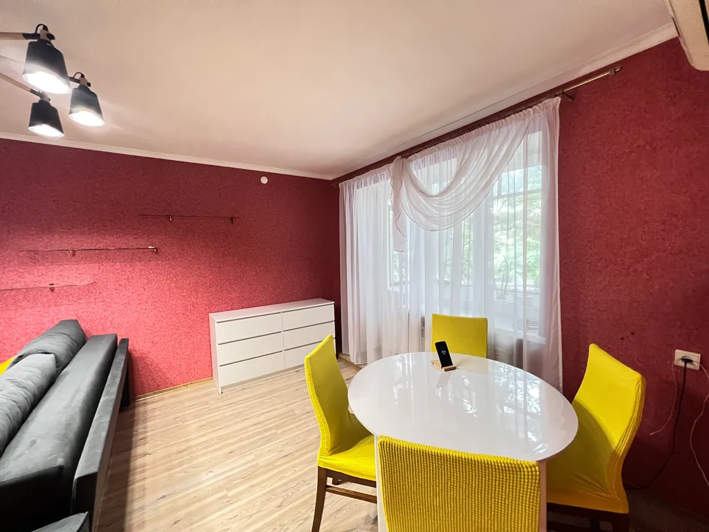 Квартира 3-комнатная Квартира — Евпатория