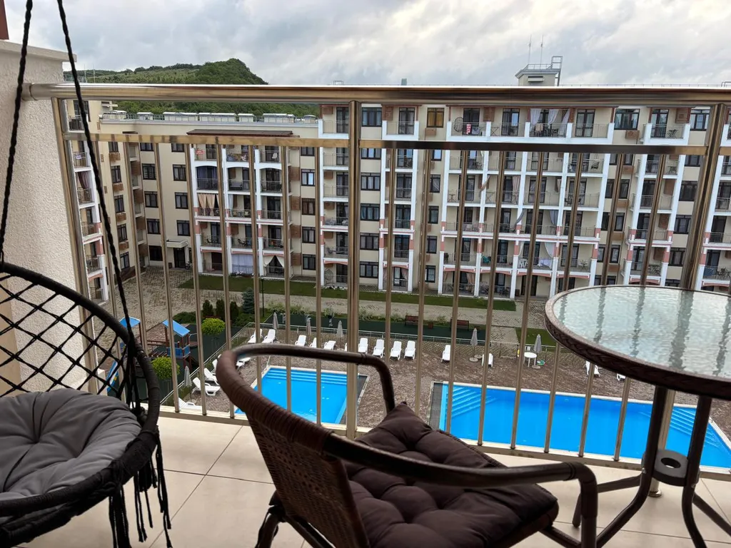 398 студия с бассейном для трёх человек