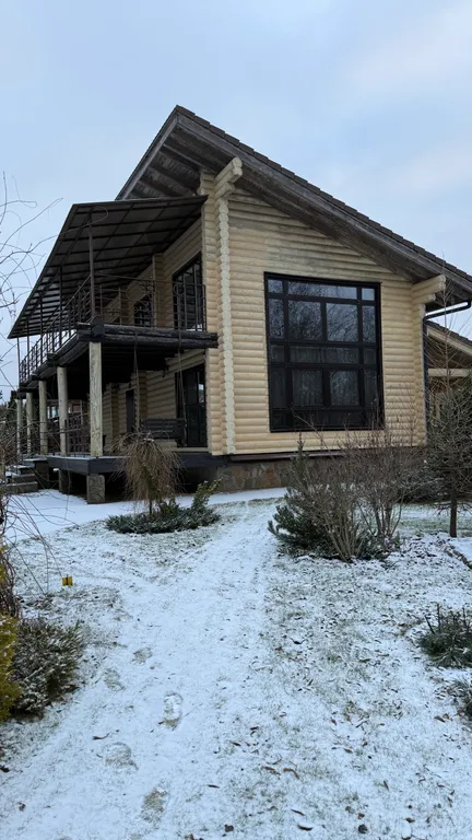 Уютный дом на берегу озера