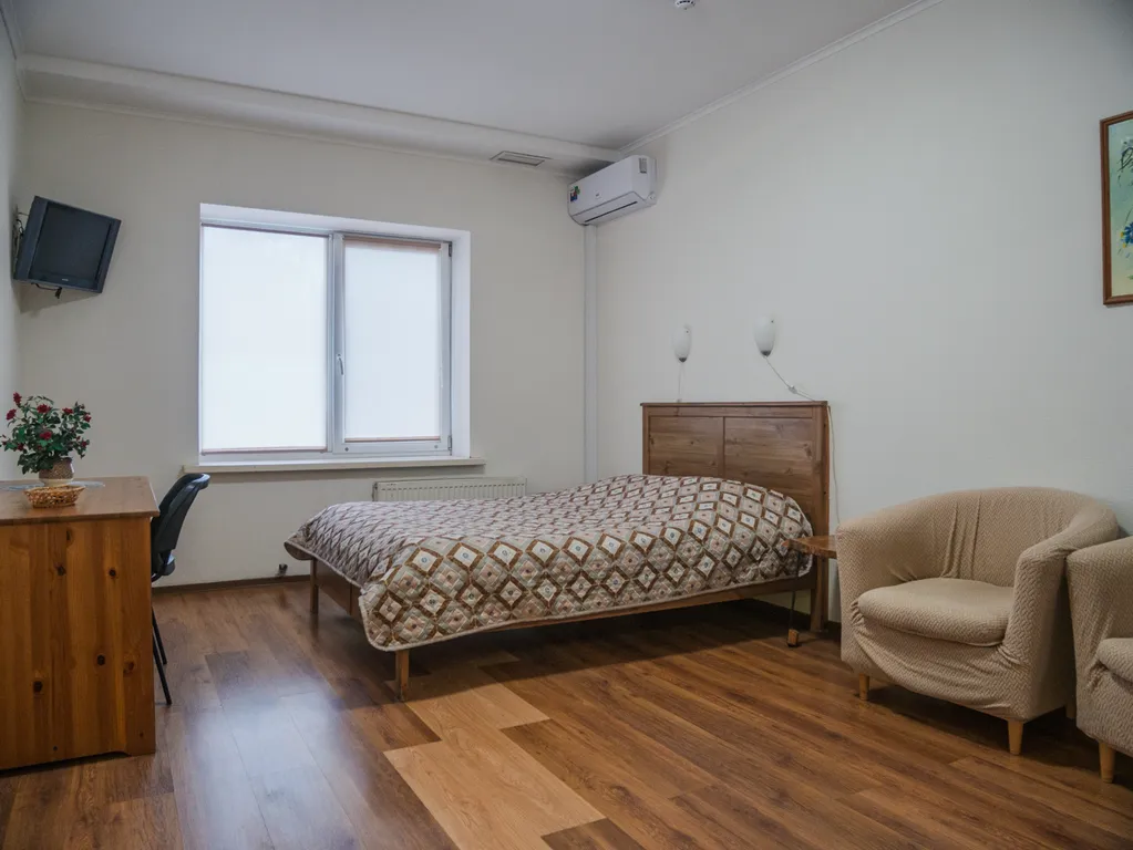 Квартира Комната с одной двуспальной кроватью в коттедже — аренда посуточно в Тула