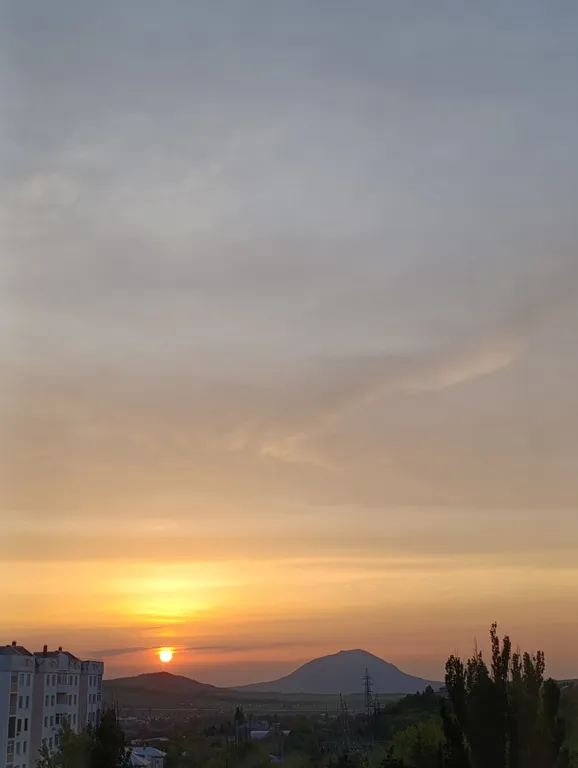 Уютная квартира с видом на горы в центре города