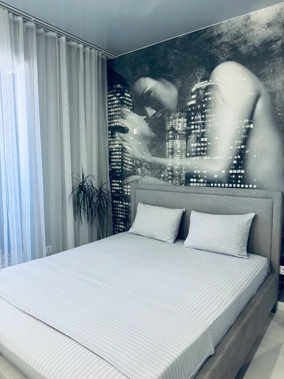 Квартира Уютная студия готова принять вас в любое время, центр города — аренда посуточно в Сургут