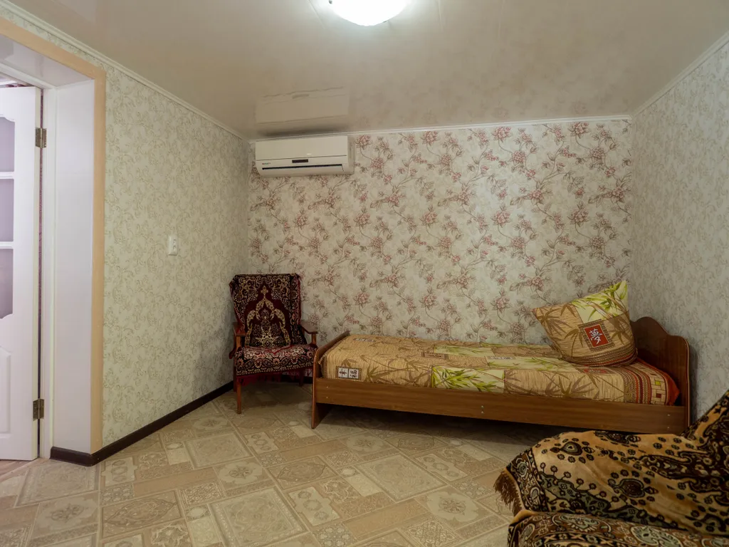 Уютный домик в беседках винограда