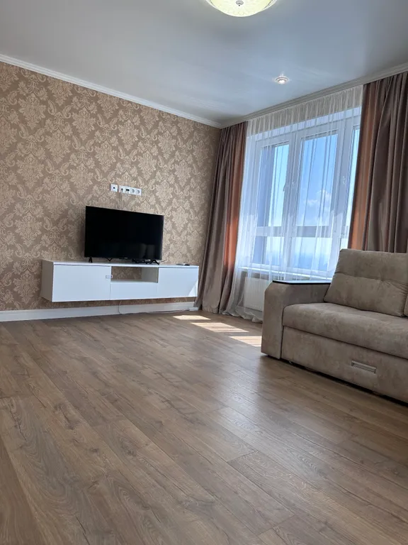 Уютная двухкомнатная квартира рядом с ТЦ Планета и Аквапарком