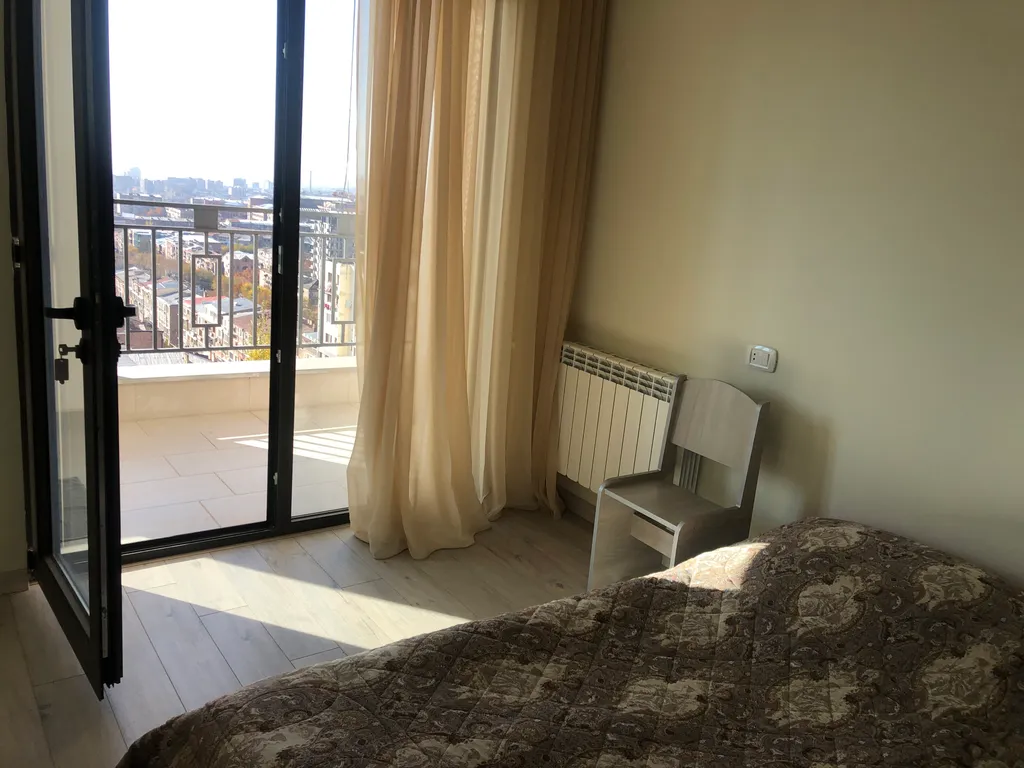 Квартира Светлая и уютная комната с видом на город — аренда посуточно в Ереван