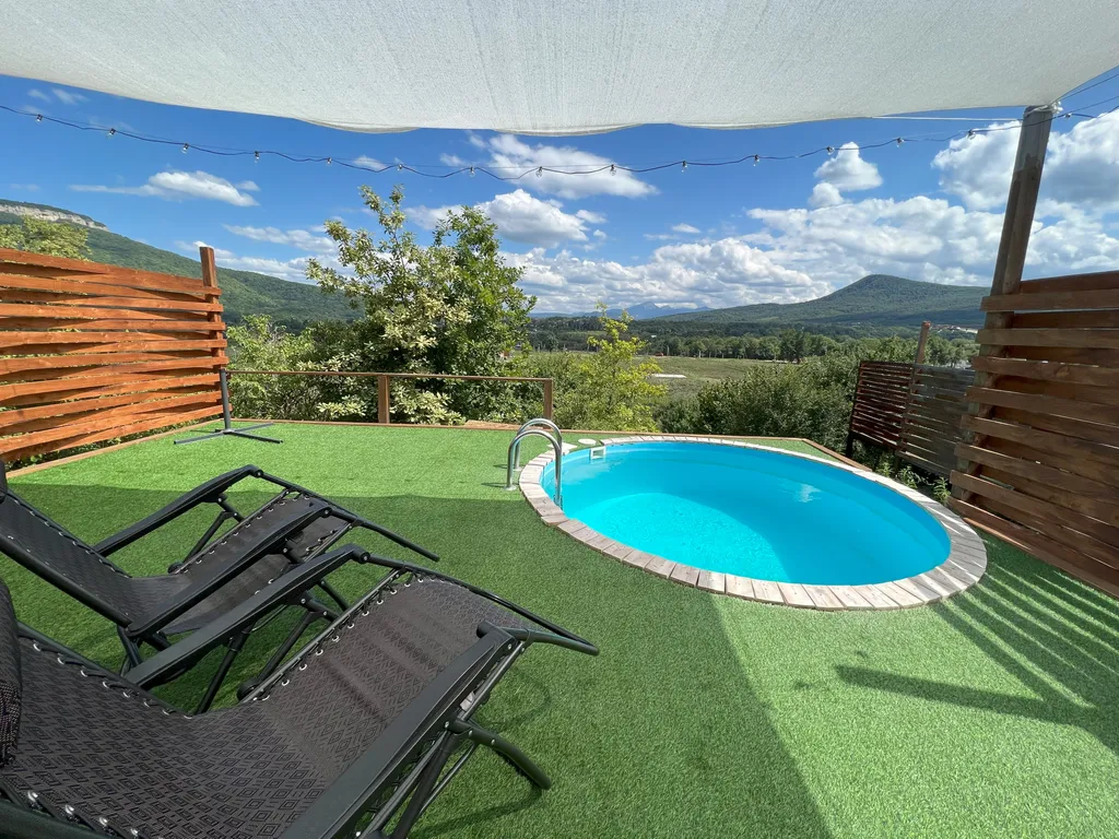 Сфера с подогреваемым бассейном