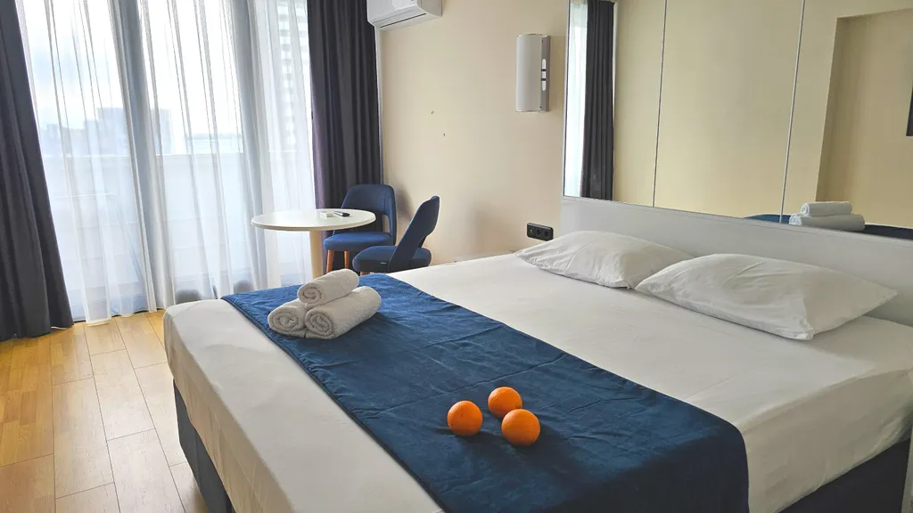 OCD2-3504 Студия на берегу Черного моря