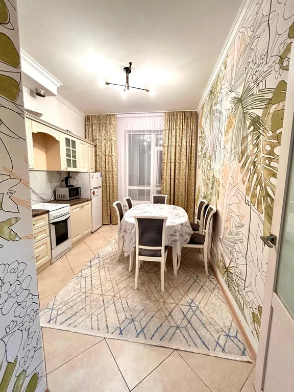 Трехкомнатная квартира около Mega Silkway