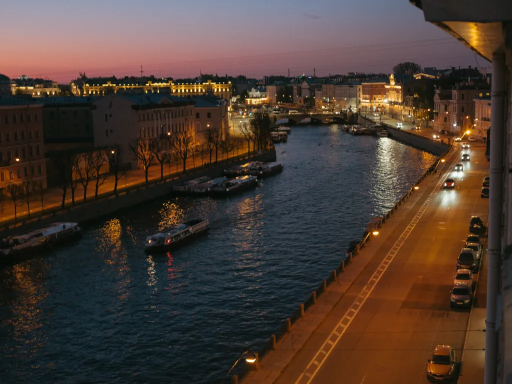 Галерея 300 м с панорамным видом на Фонтанку