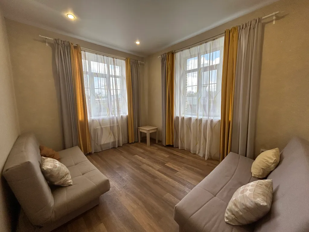 Гостевой дом среди леса с видом на озеро и город