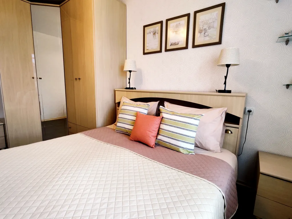 Большая 2-комнатная квартира с большой кухней, рядом озеро