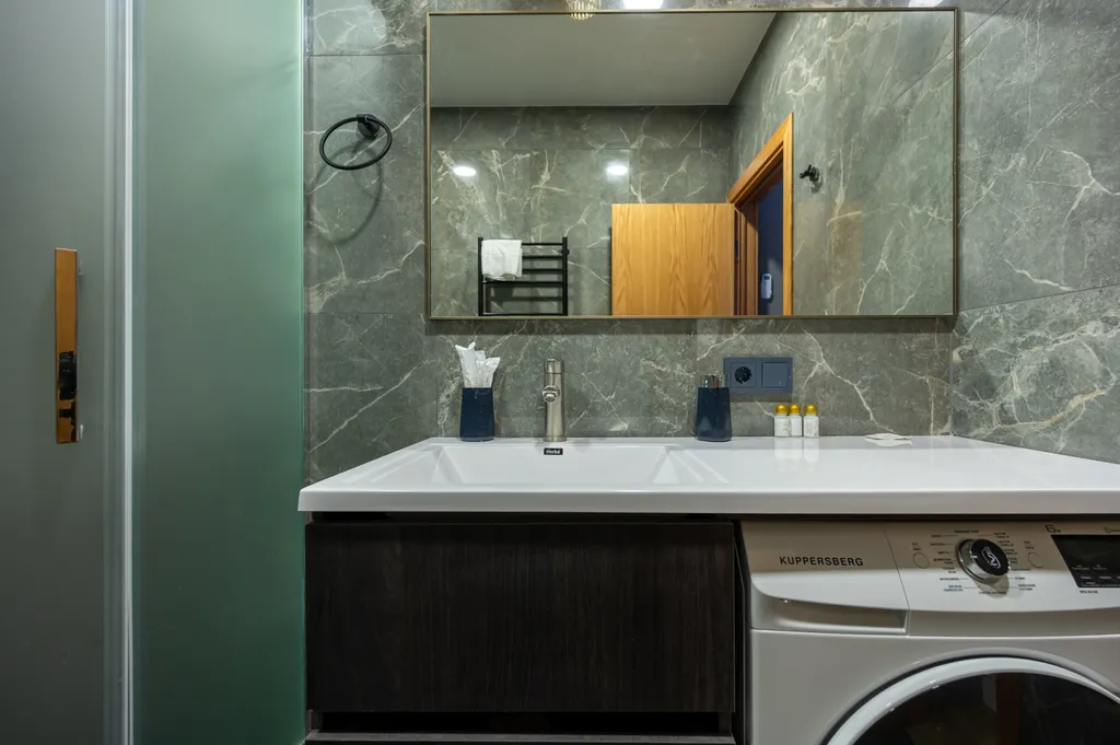 Дизайнерский апартамент с балконом в окружении леса