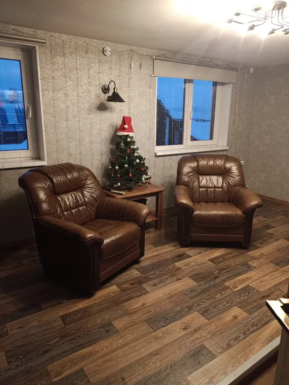 Дом с баней на берегу озера, в черте города