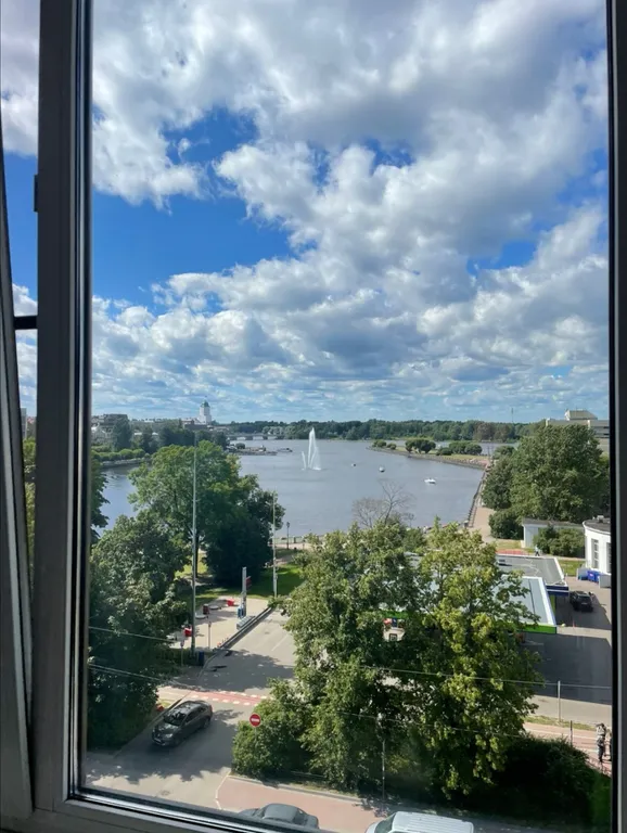 Просторная квартира в центре с видом на залив и замок