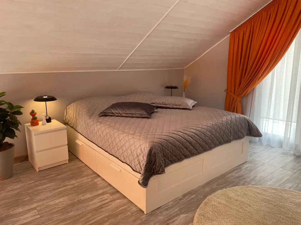 Дом в стиле барнхаус с тёплым бассейном и сауной