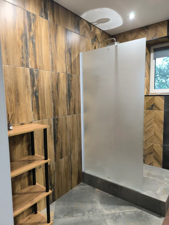 Современный коттедж в пригороде с баней и горячим чаном