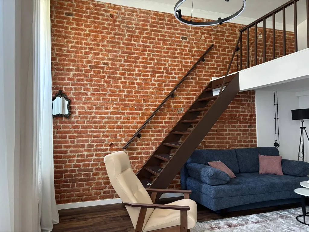 Эксклюзивная двухуровневая 1-комн. квартира с дизайнерским ремонтом