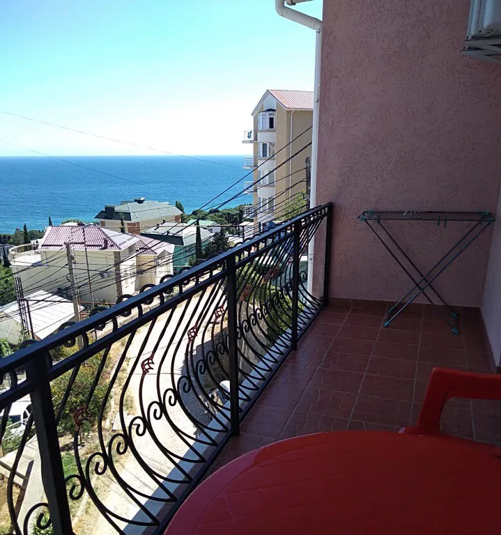 Апартамент с уютным двориком в Мисхоре, в частном доме