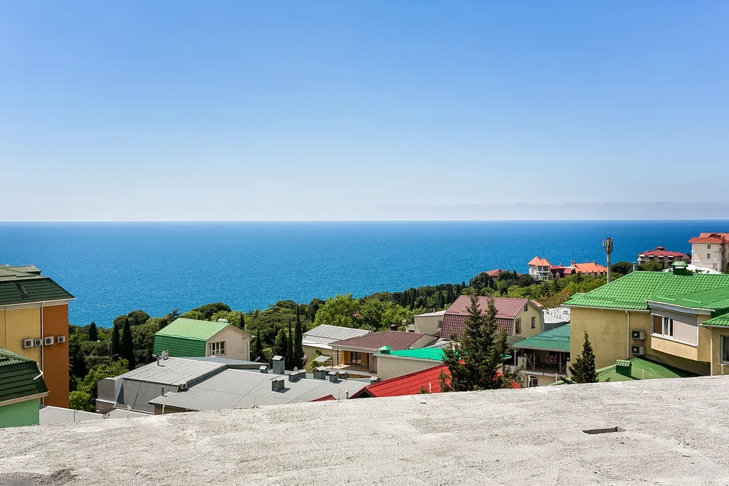 Уютная дизайнерская студия с панорамным видом на море в Мисхоре